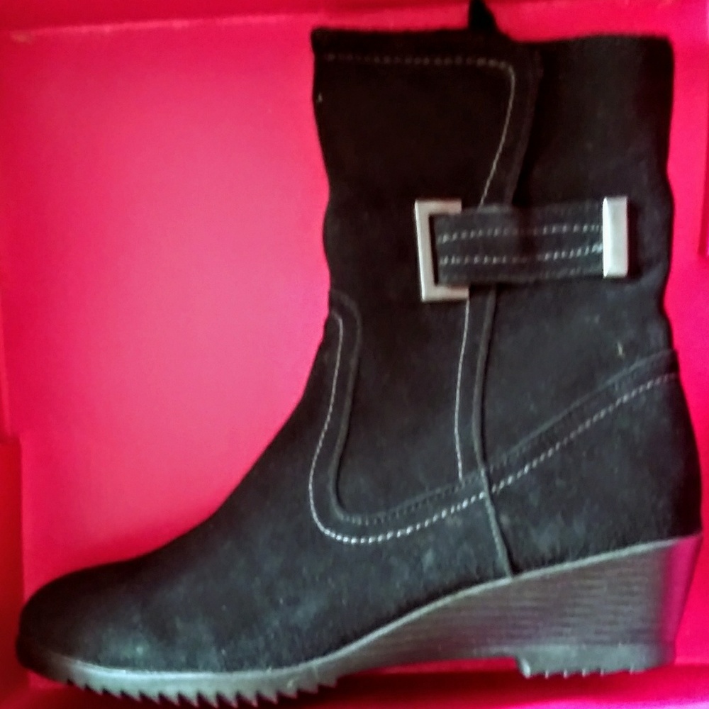Suede boots